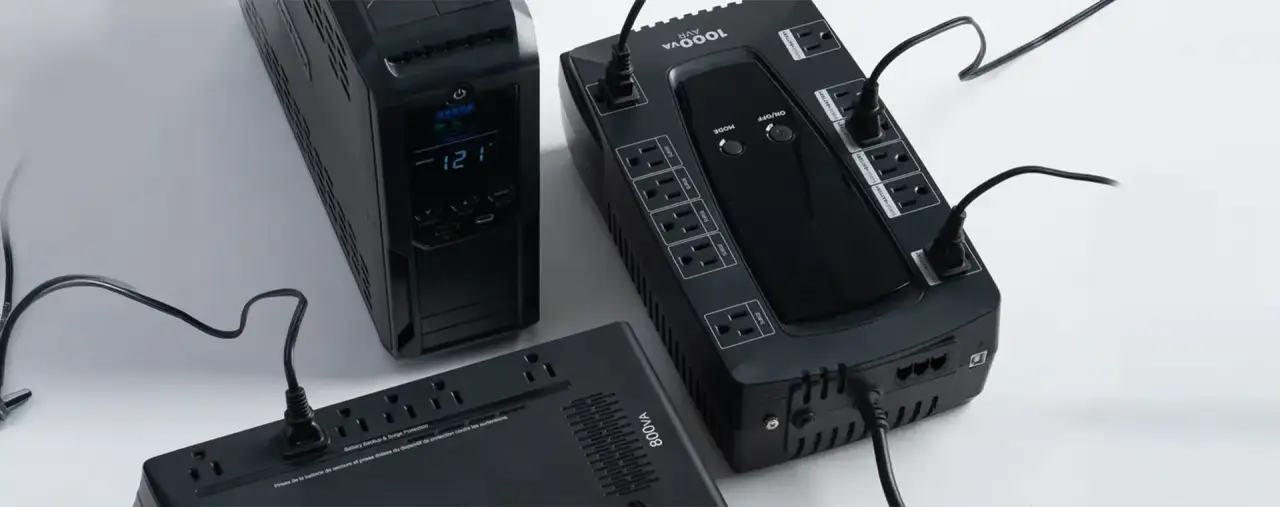 Jak wybrać zasilacz awaryjny do komputera: kompletny przewodnik po zabezpieczeniu Twojego sprzętu